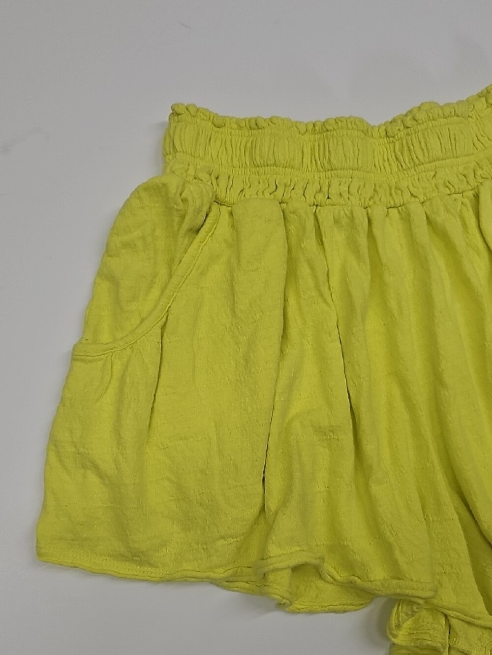 Anthropologie High-Waist Smocked Shorts in Lemon Size Small - Picture 2 of 5